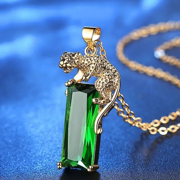 Jewelry - WOMEN'S LEOPARD CRYSTAL NECKLACE